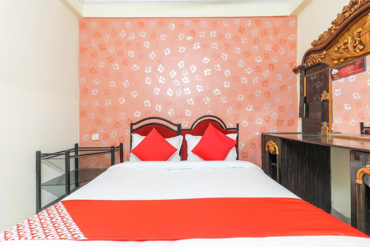 Oyo 62194 Pleasure Palace Hotel Indaur Kültér fotó