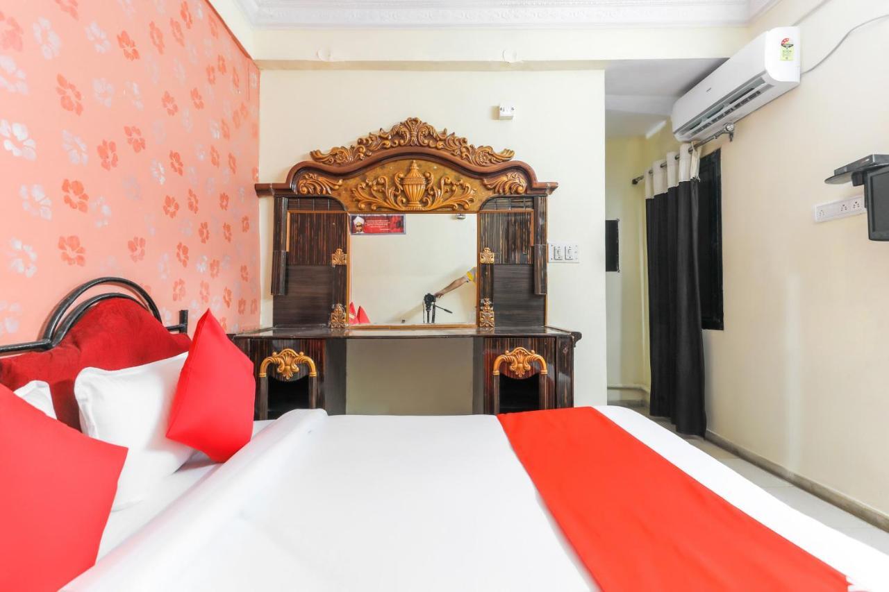 Oyo 62194 Pleasure Palace Hotel Indaur Kültér fotó